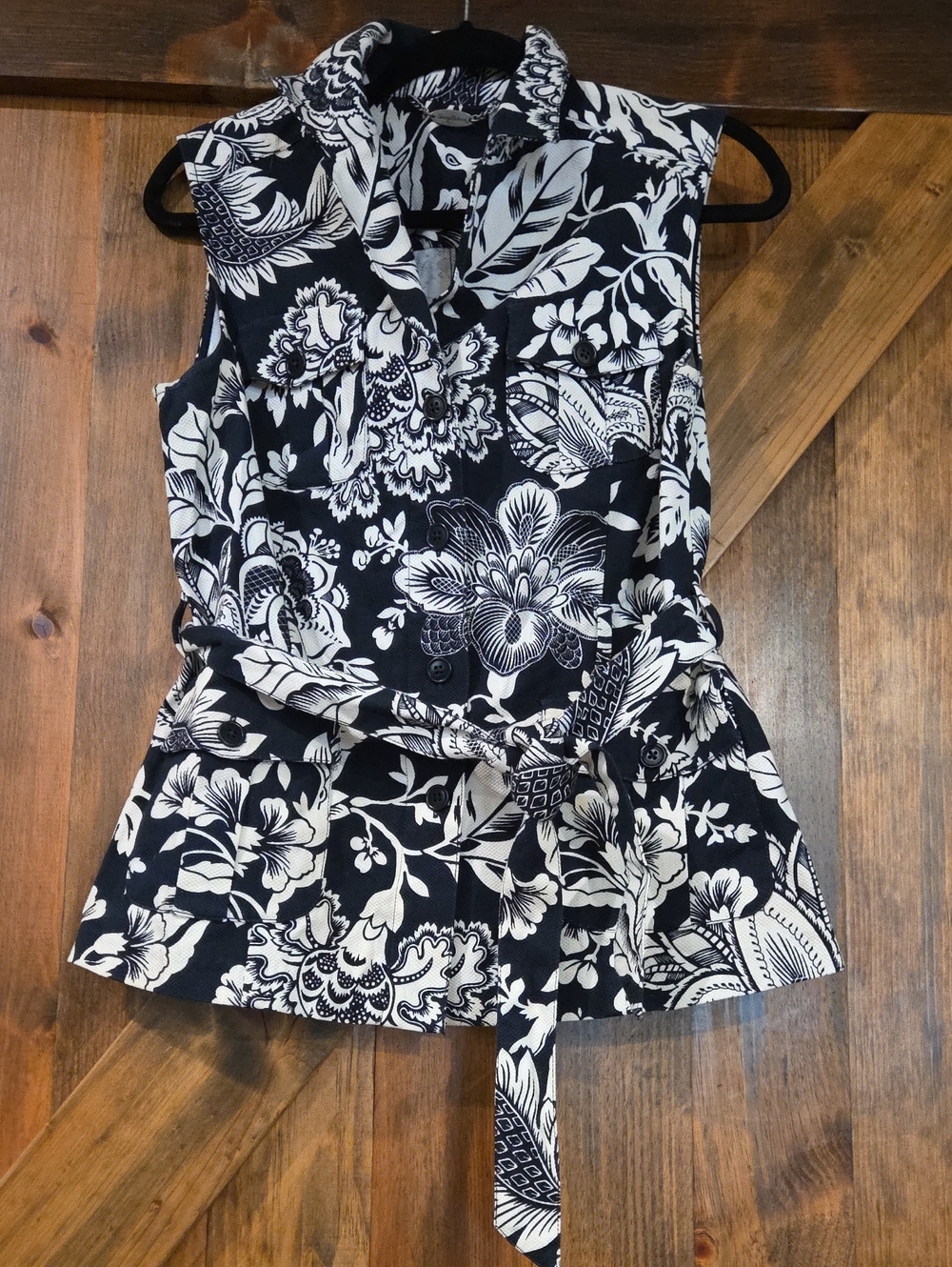Tommy Bahama Women's Sleeveless Floral Button-Down Tie Waist Top Beachy Elegance
